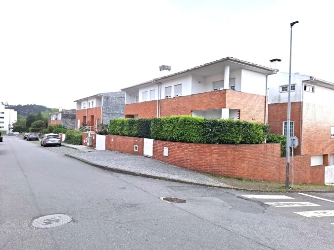 Terreno para Venda em Creixomil Foto 2