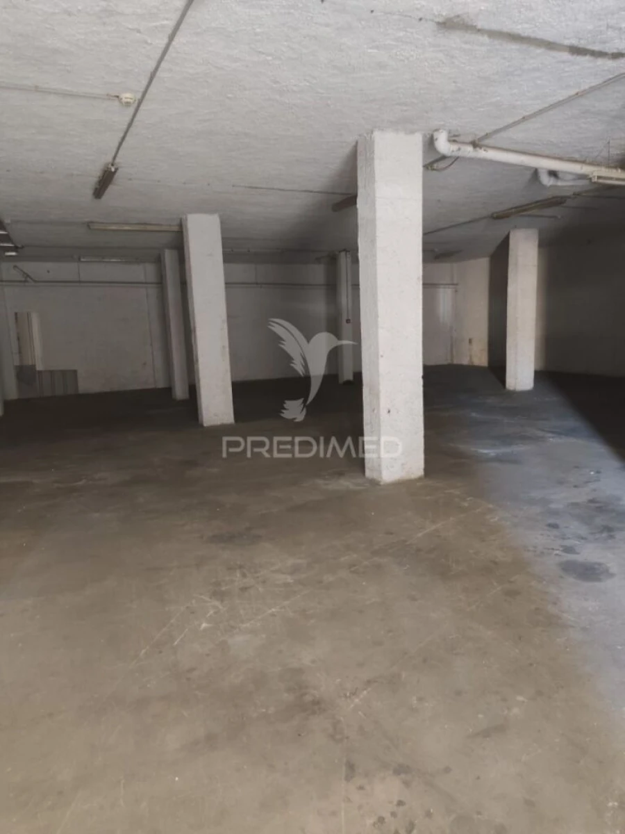 Armazém para Venda em Quarteira Foto 3
