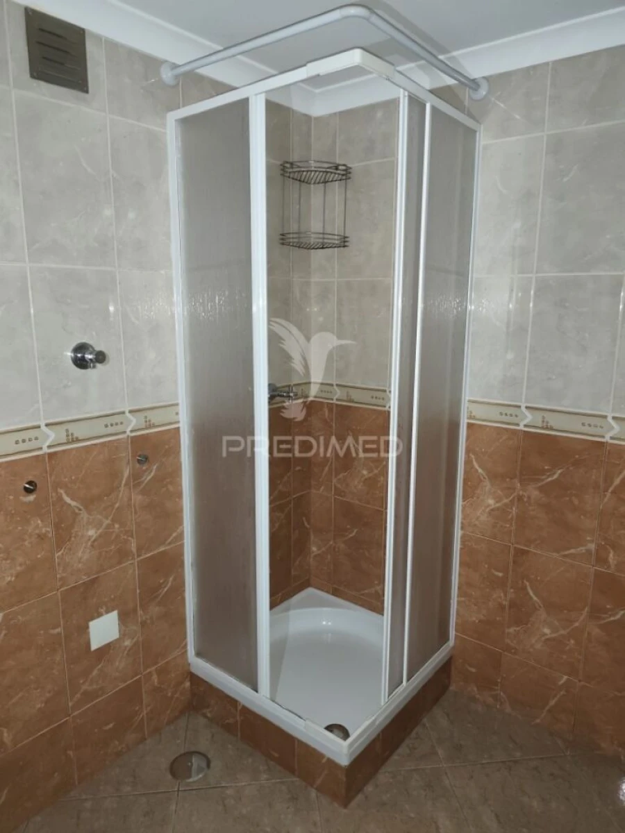 Armazém para Venda em Quarteira Foto 11