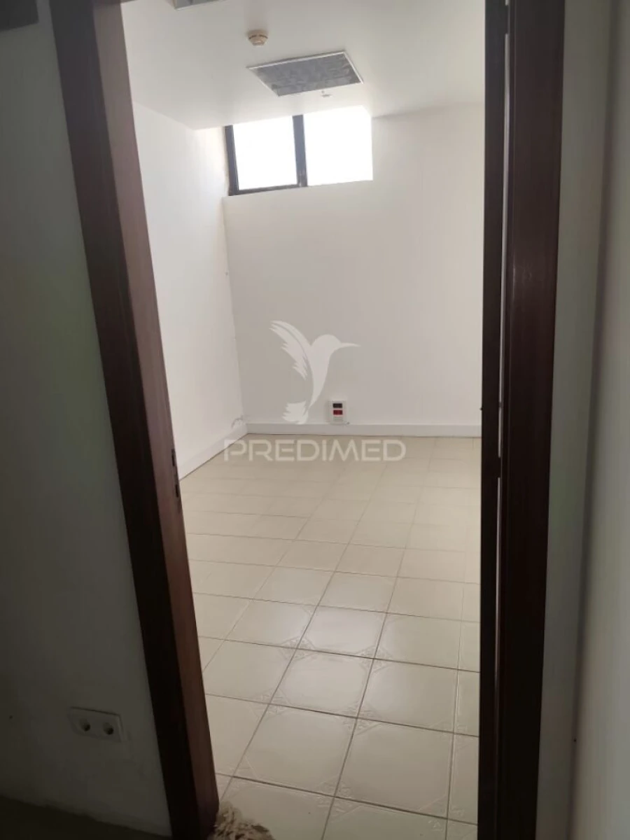 Armazém para Venda em Quarteira Foto 5