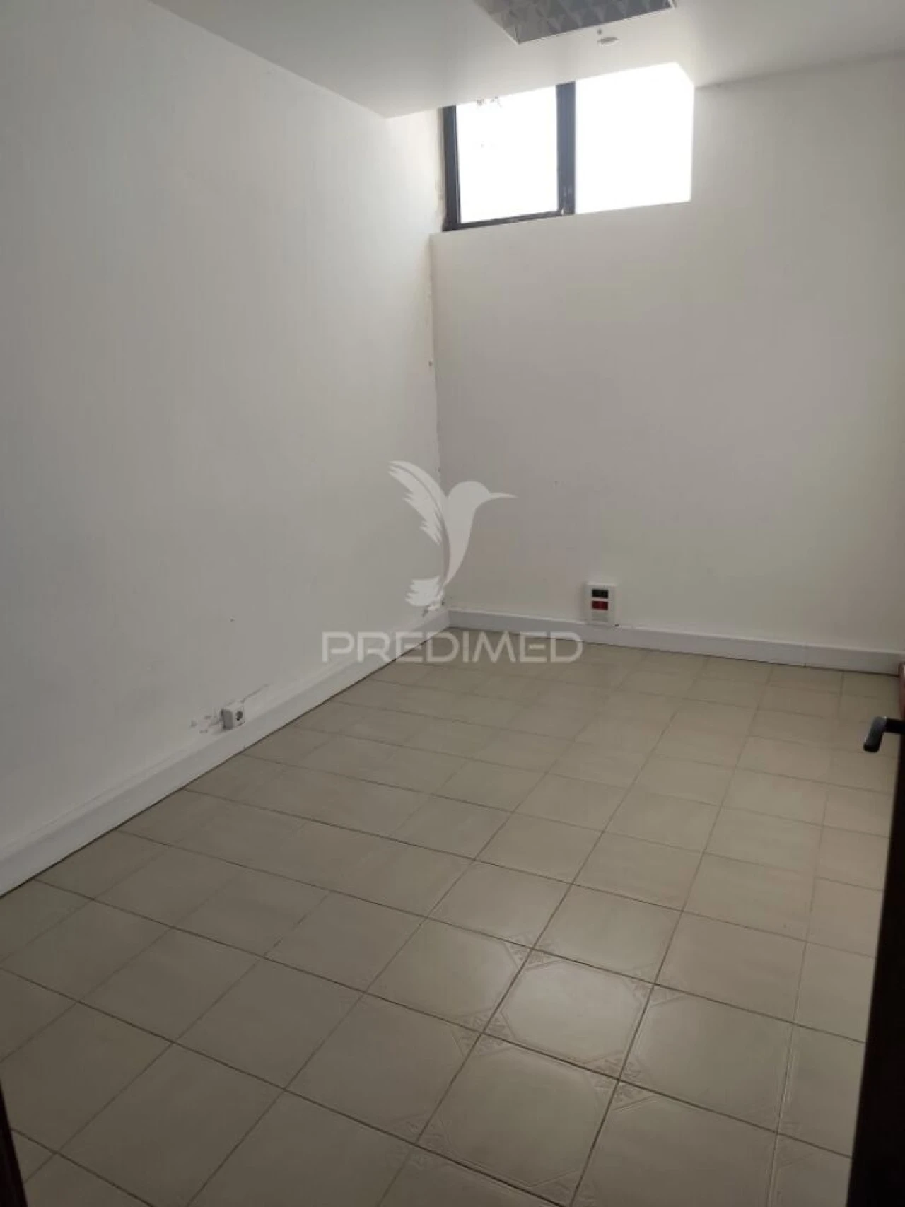 Armazém para Venda em Quarteira Foto 2