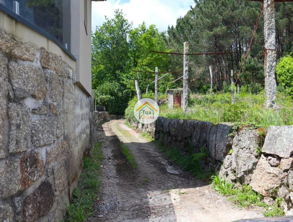 Terreno para Venda em Arnoso (Santa Maria e Santa Eulália) e Sezures Foto 4
