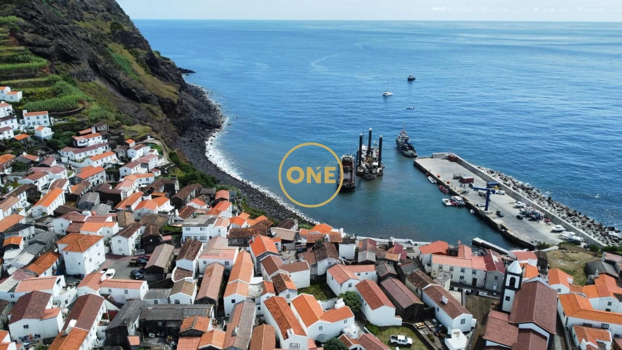 Moradia T2 para Venda em Corvo Foto 1