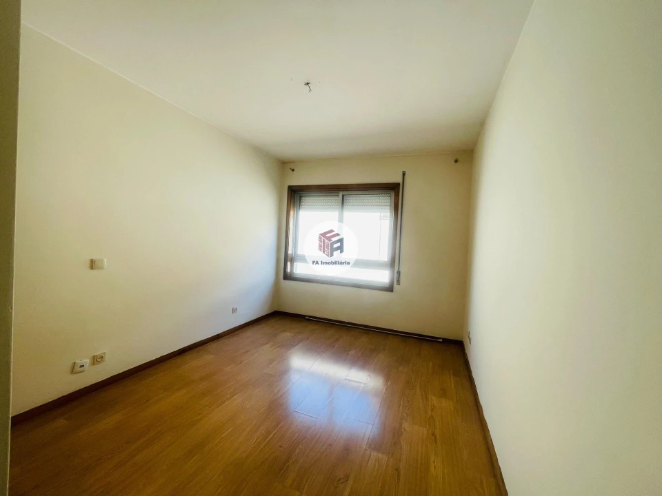 Apartamento T2 para Arrendamento em São Mamede de Infesta e Senhora da Hora Foto 12