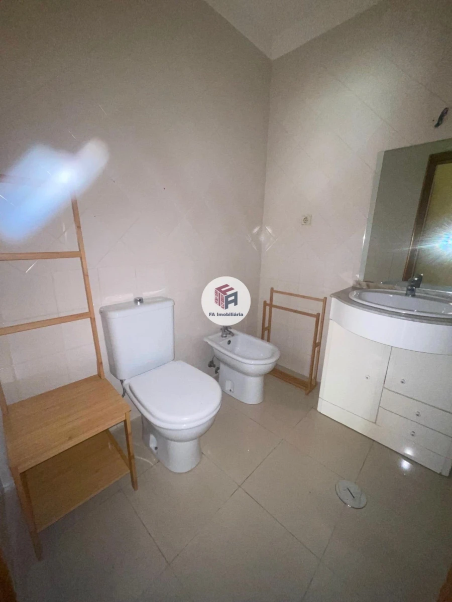 Apartamento T2 para Arrendamento em São Mamede de Infesta e Senhora da Hora Foto 13