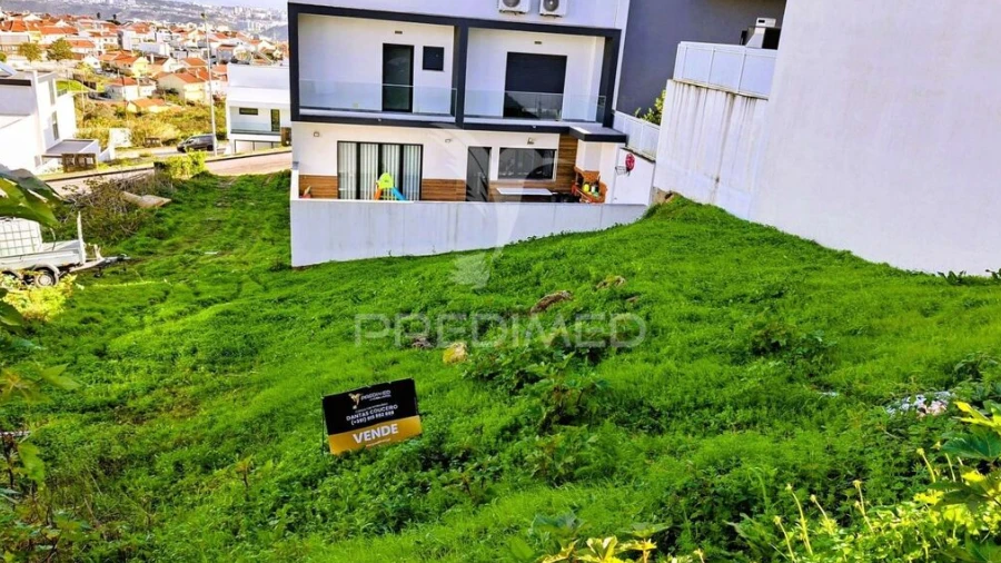 Terreno para Venda em Pontinha e Famões