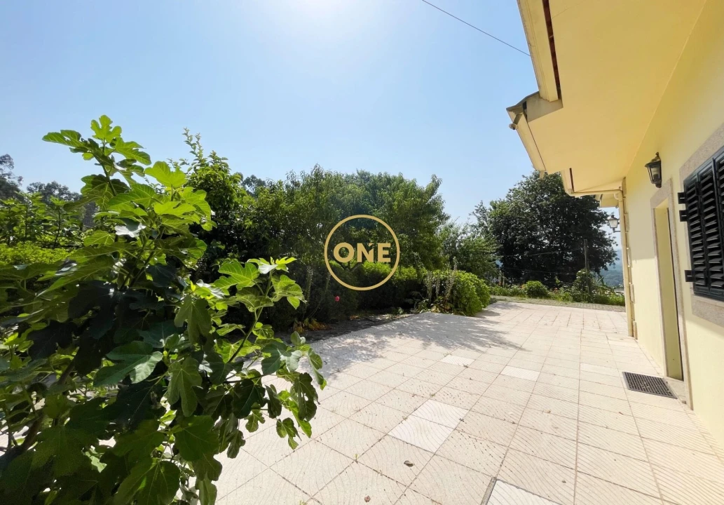 Moradia T4 para Venda em Lago Foto 52