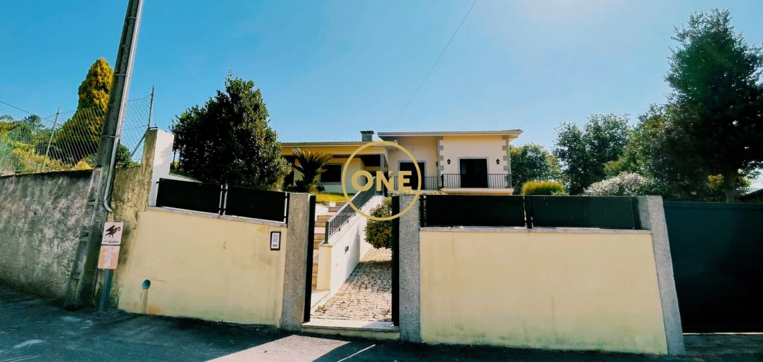 Moradia T4 para Venda em Lago Foto 5