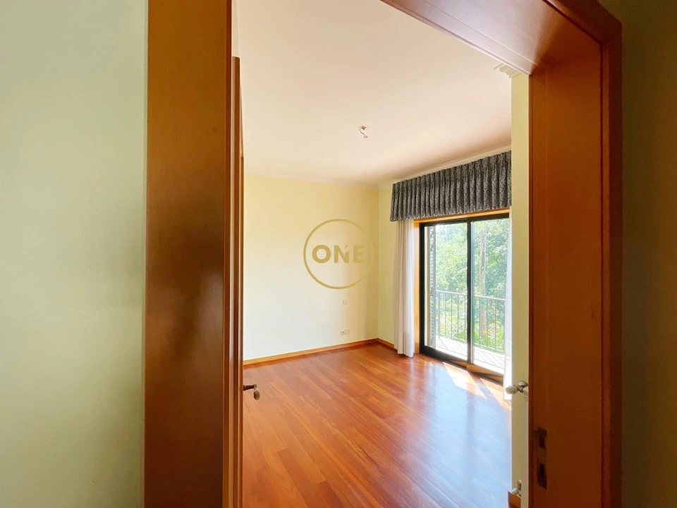 Moradia T4 para Venda em Lago Foto 16