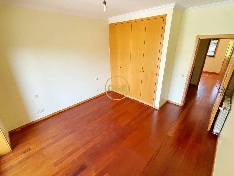 Moradia T4 para Venda em Lago Foto 11