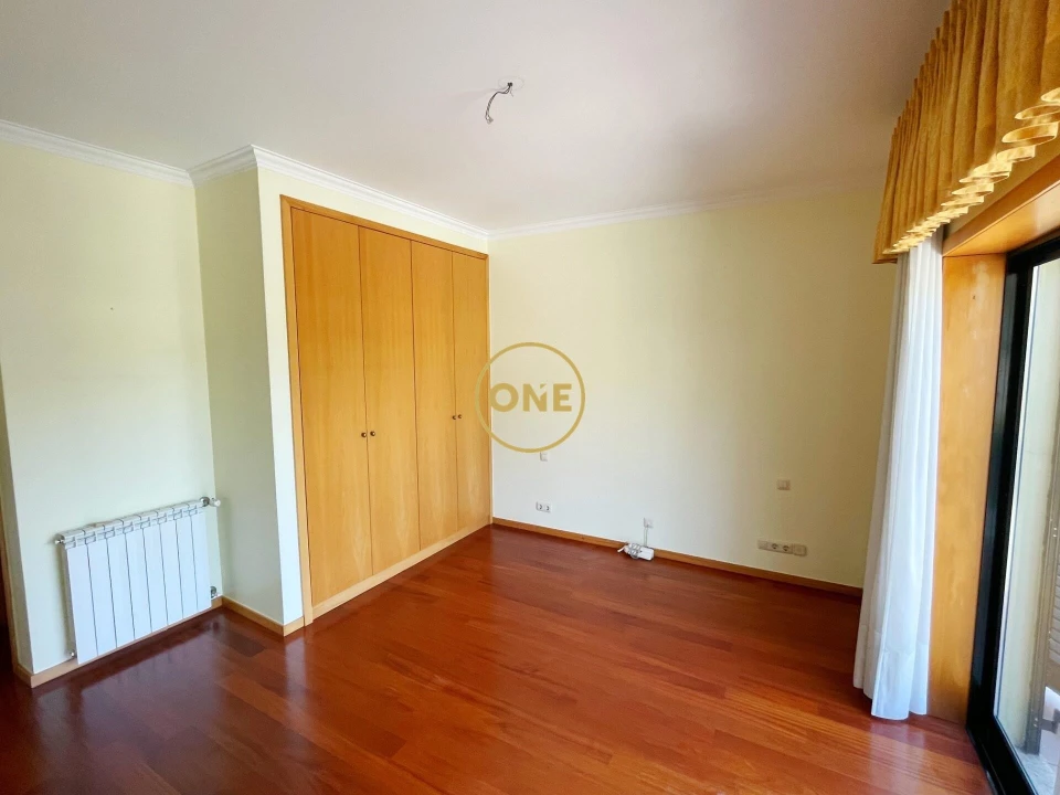 Moradia T4 para Venda em Lago Foto 22