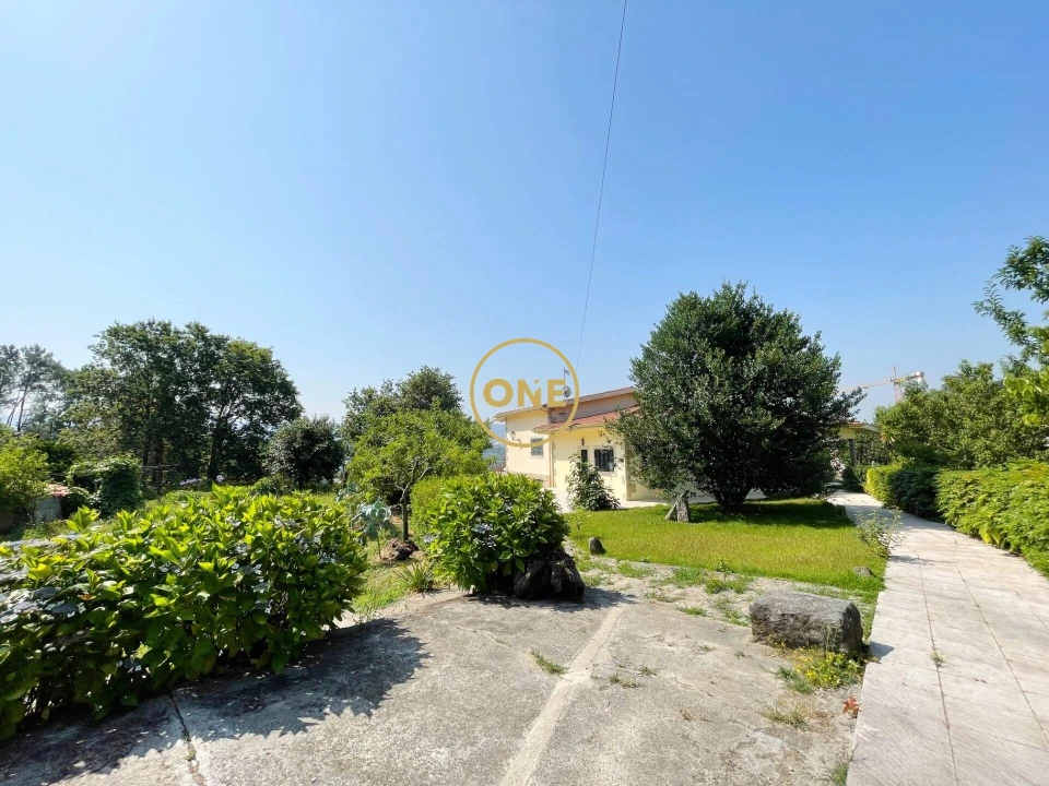 Moradia T4 para Venda em Lago Foto 43