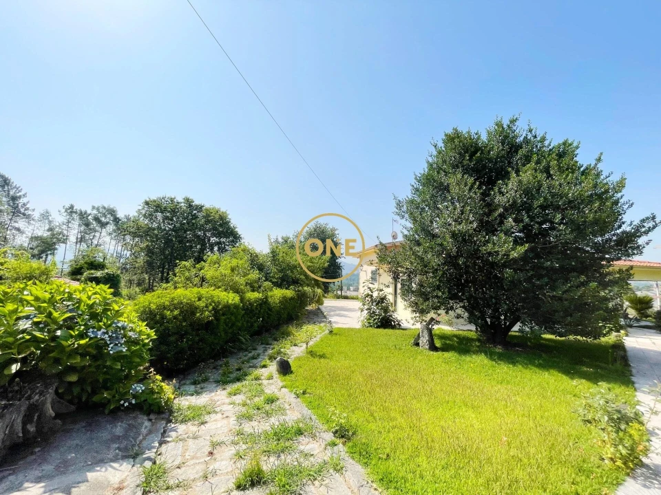 Moradia T4 para Venda em Lago Foto 49