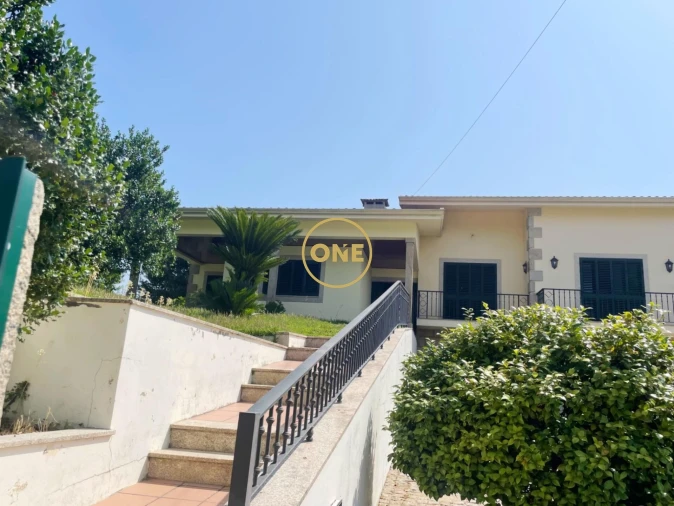 Moradia T4 para Venda em Lago Foto 6