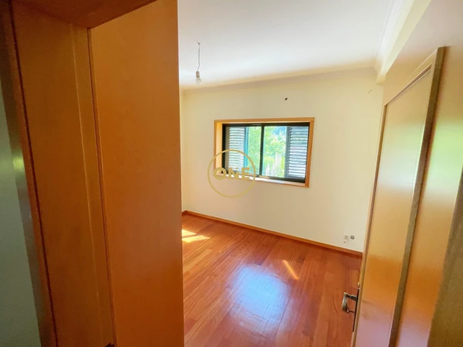 Moradia T4 para Venda em Lago Foto 13