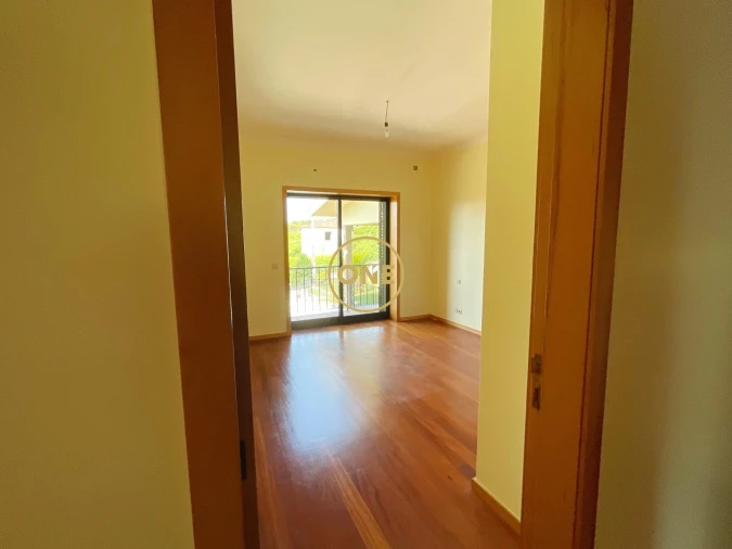 Moradia T4 para Venda em Lago Foto 25