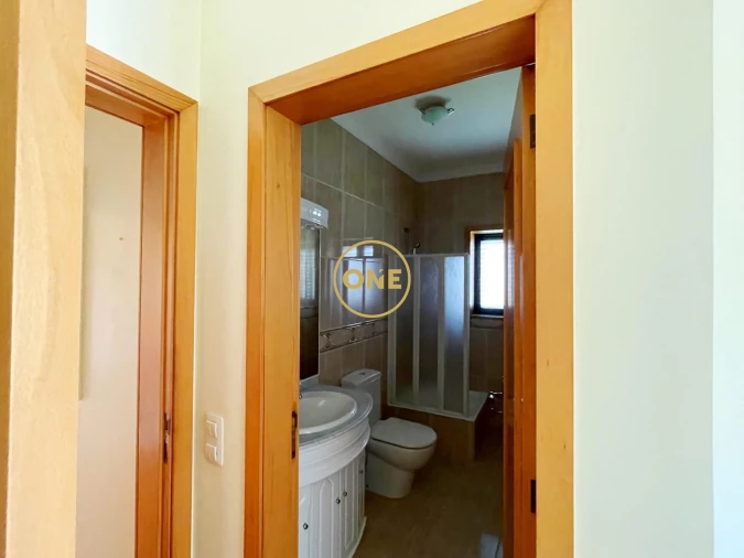 Moradia T4 para Venda em Lago Foto 19