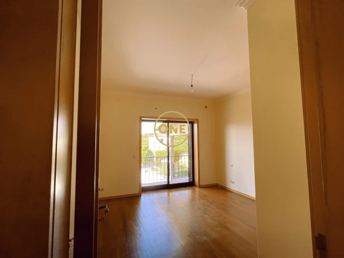 Moradia T4 para Venda em Lago Foto 10