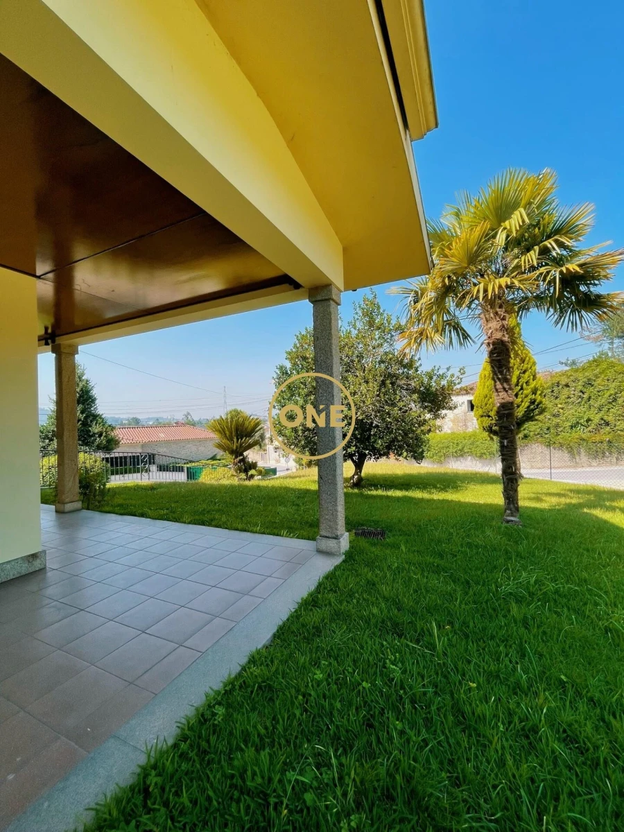 Moradia T4 para Venda em Lago Foto 9