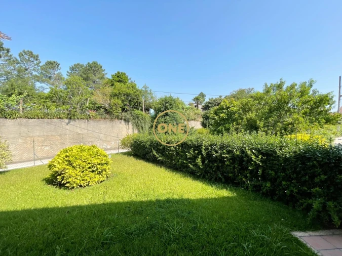 Moradia T4 para Venda em Lago Foto 36