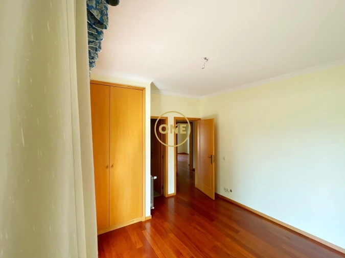 Moradia T4 para Venda em Lago Foto 17