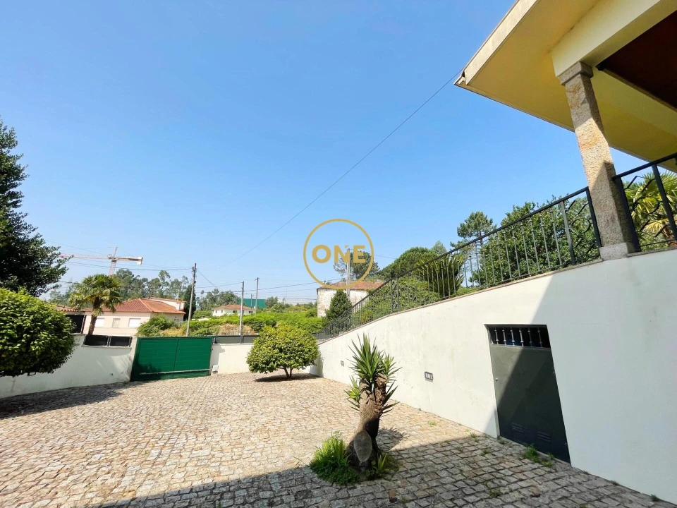 Moradia T4 para Venda em Lago Foto 53