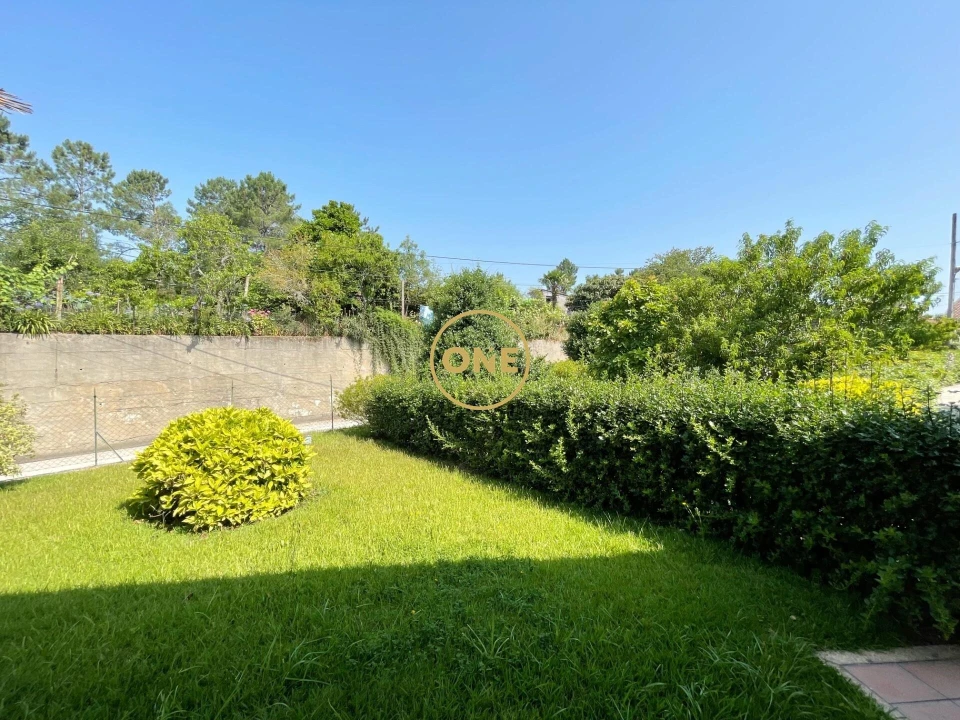 Moradia T4 para Venda em Lago Foto 36