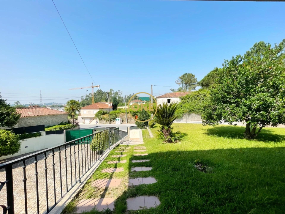 Moradia T4 para Venda em Lago Foto 39