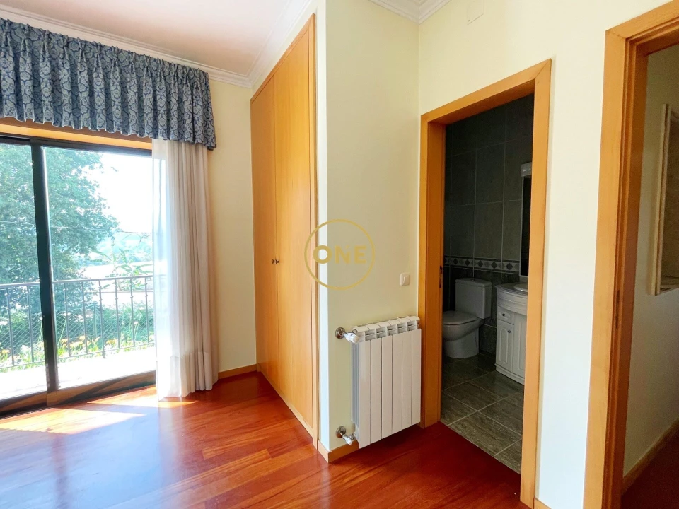 Moradia T4 para Venda em Lago Foto 18