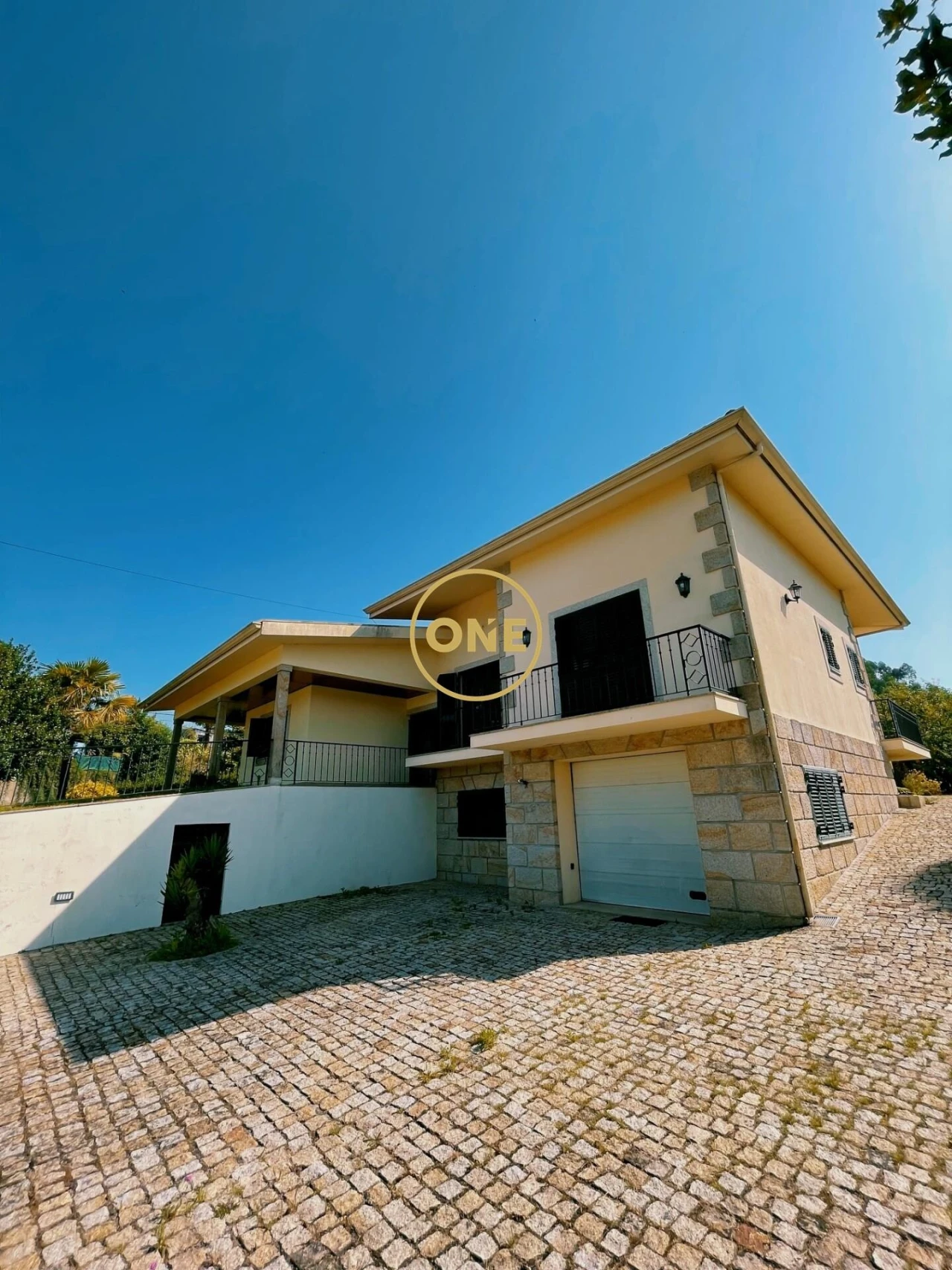 Moradia T4 para Venda em Lago Foto 3