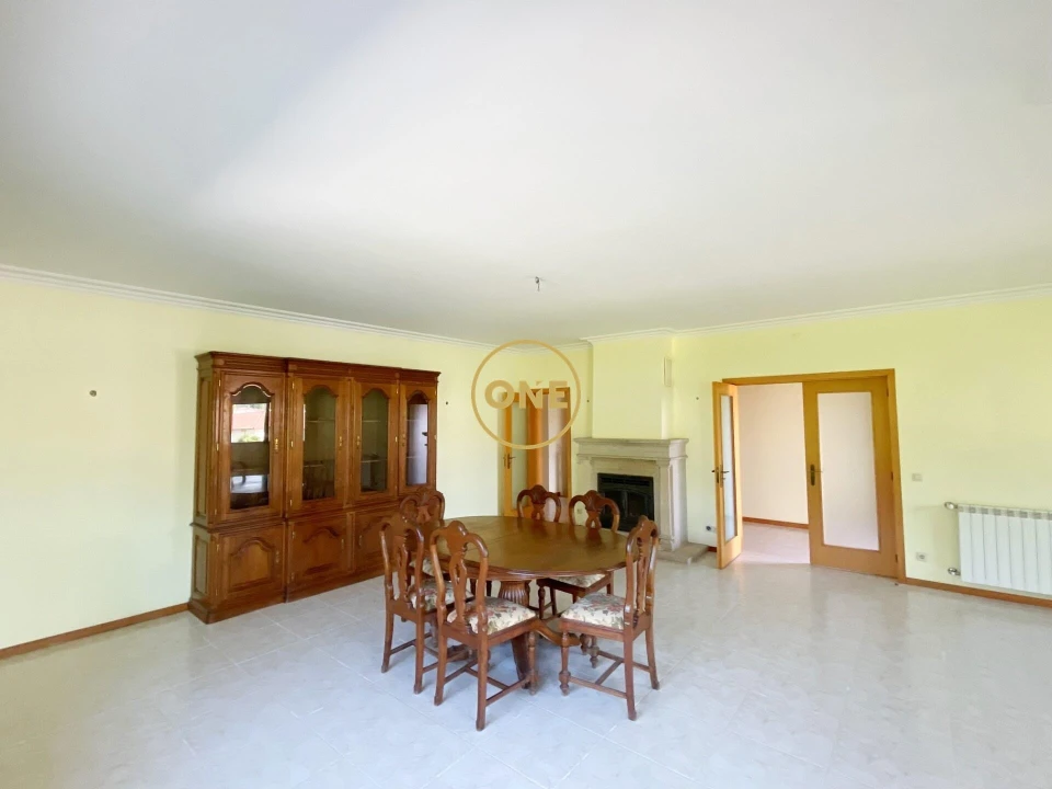 Moradia T4 para Venda em Lago Foto 33