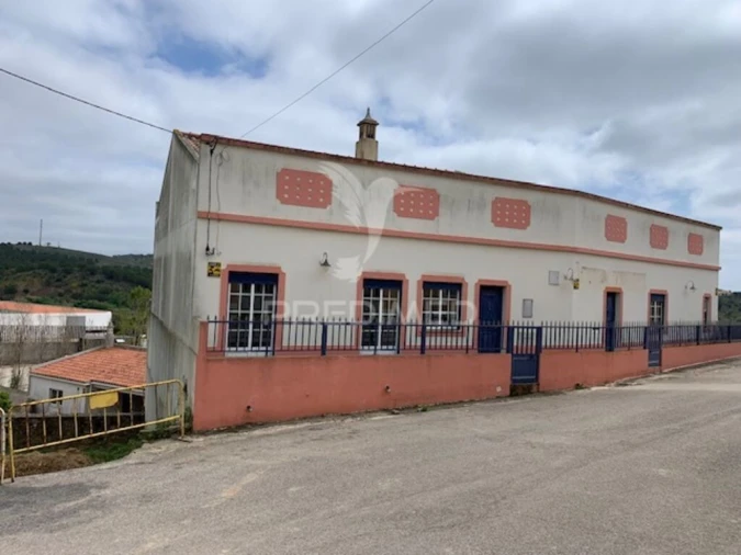 Moradia T4 para Venda em São Marcos da Serra Foto 4