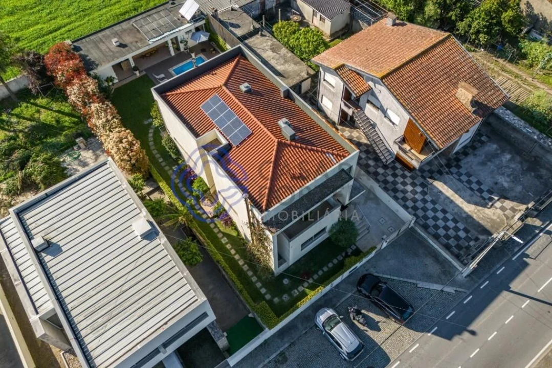 Moradia T4 para Venda em Nogueira e Silva Escura Foto 2