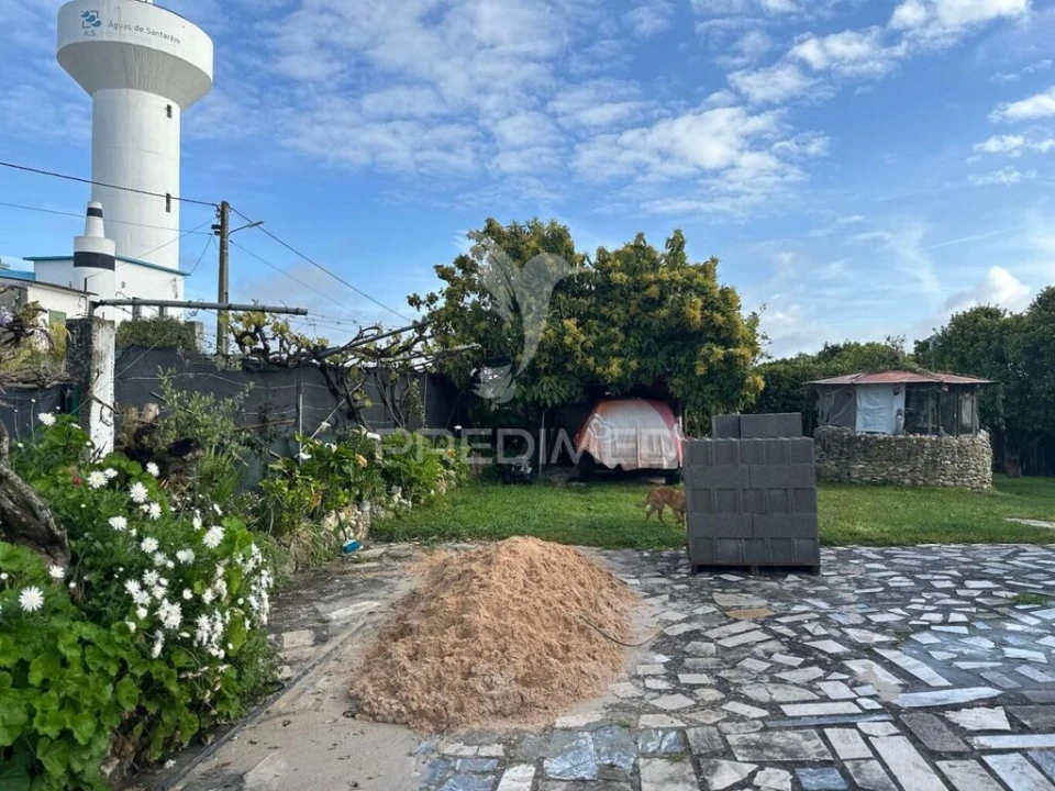 Moradia T3 para Venda em Azoia de Cima e Tremês Foto 9