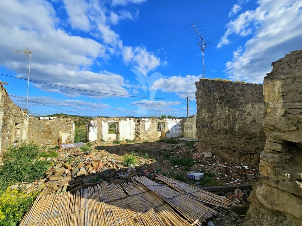 Moradia para Venda em São João dos Caldeireiros Foto 4