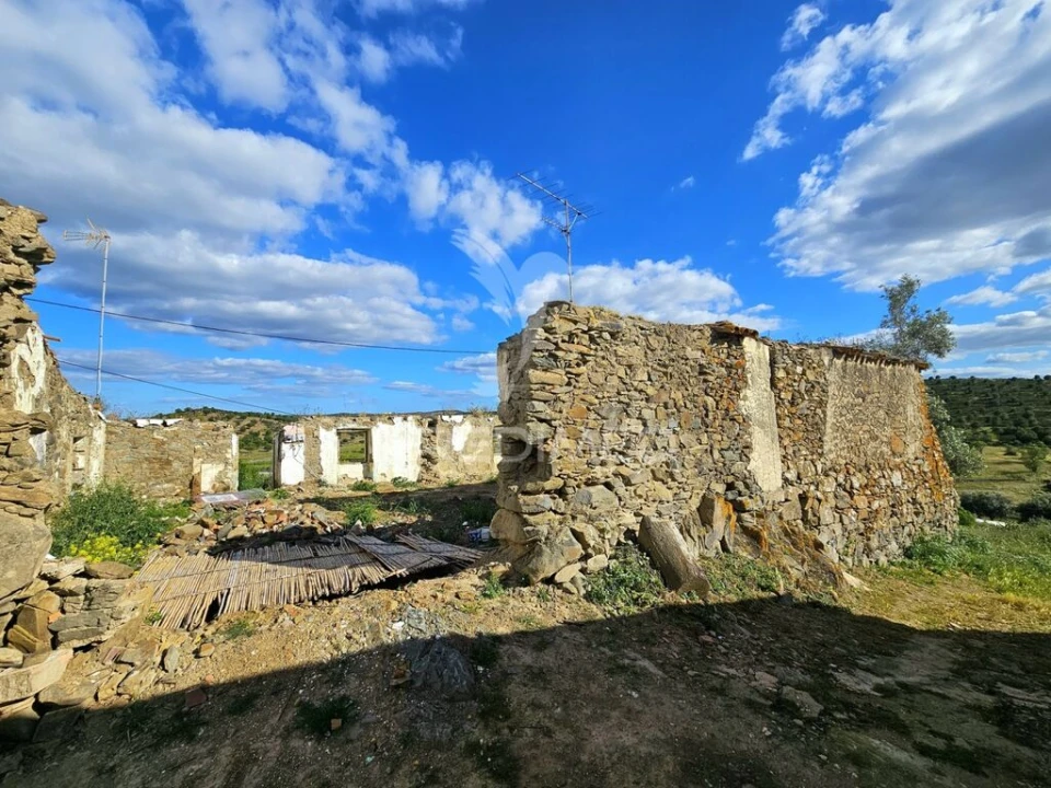 Moradia para Venda em São João dos Caldeireiros Foto 2