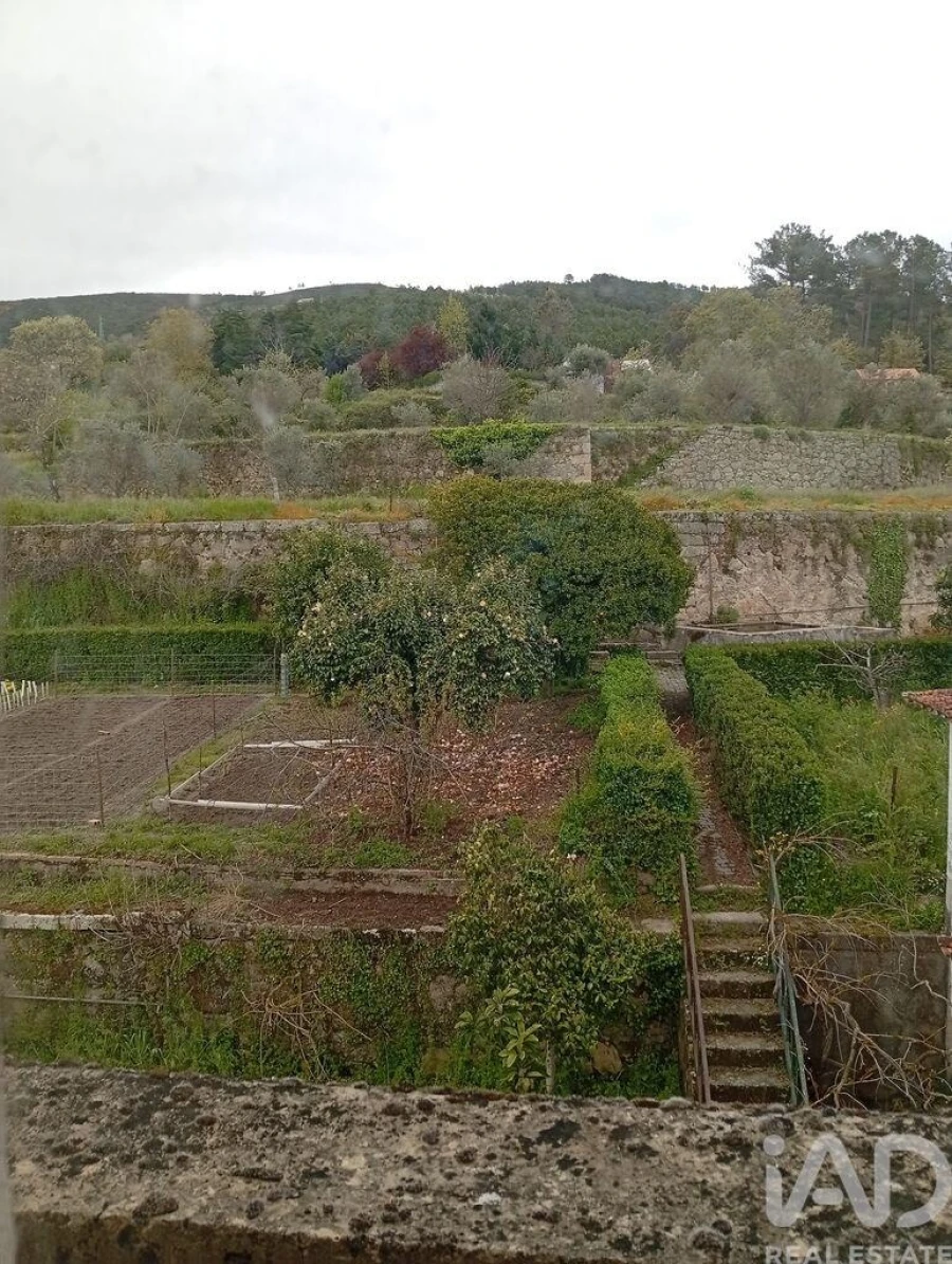 Moradia T19 para Venda em Tortosendo Foto 18