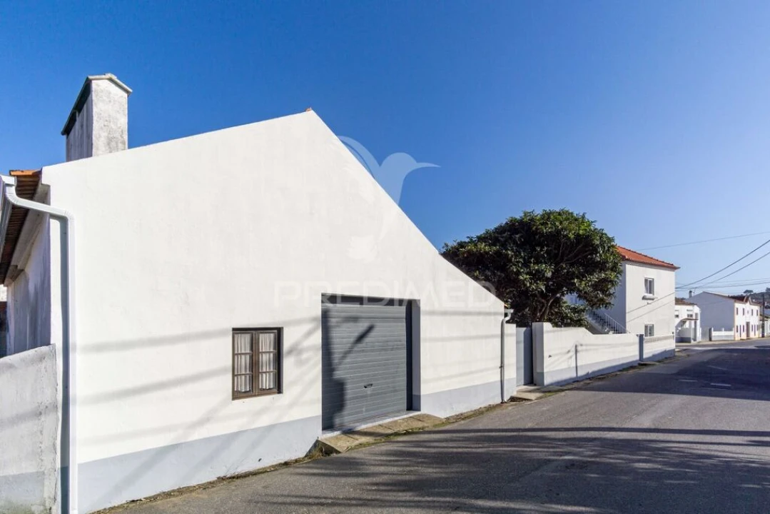 Moradia T2 para Venda em Olho Marinho Foto 1