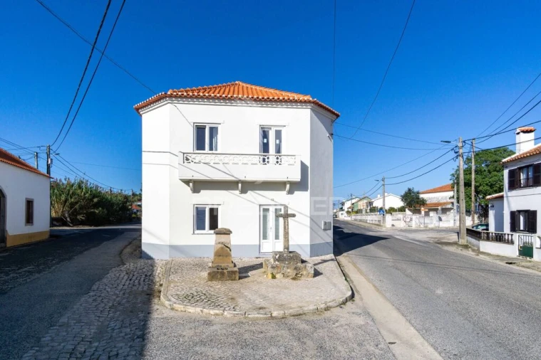 Moradia T2 para Venda em Olho Marinho Foto 3