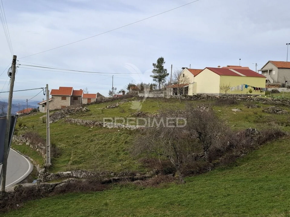 Terreno para Venda em Alhões, Bustelo, Gralheira e Ramires Foto 3
