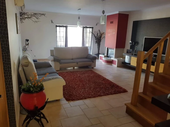 Moradia T4 para Venda em Santo Antonio da Charneca Foto 1