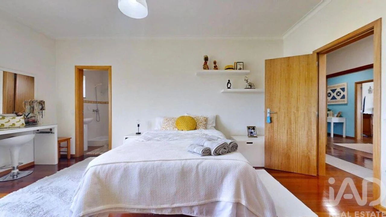 Moradia T6 para Venda em Fonte Arcada e Oliveira Foto 20