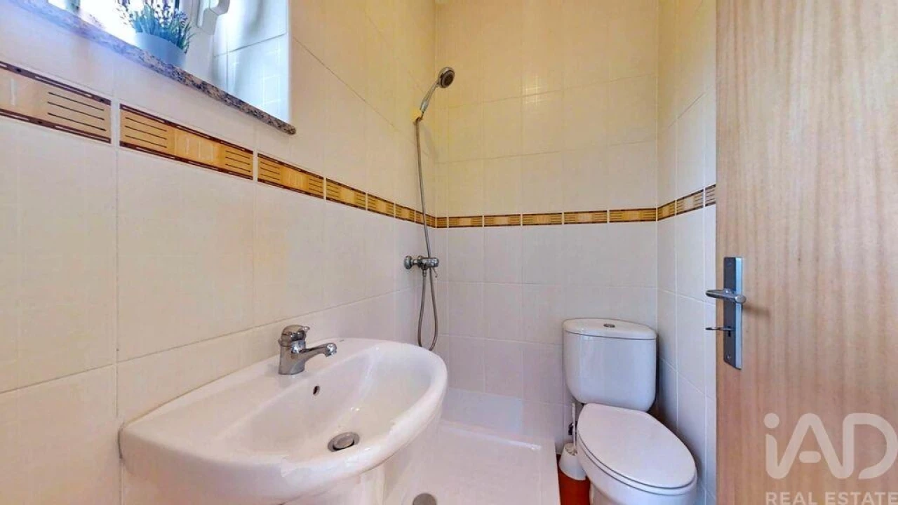 Moradia T6 para Venda em Fonte Arcada e Oliveira Foto 21