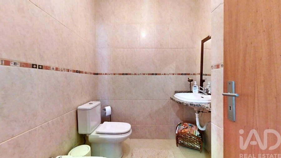 Moradia T6 para Venda em Fonte Arcada e Oliveira Foto 23