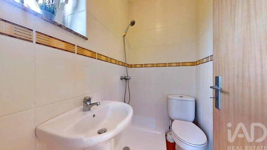 Moradia T6 para Venda em Fonte Arcada e Oliveira Foto 21