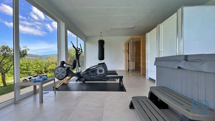 Moradia T6 para Venda em Fonte Arcada e Oliveira Foto 9