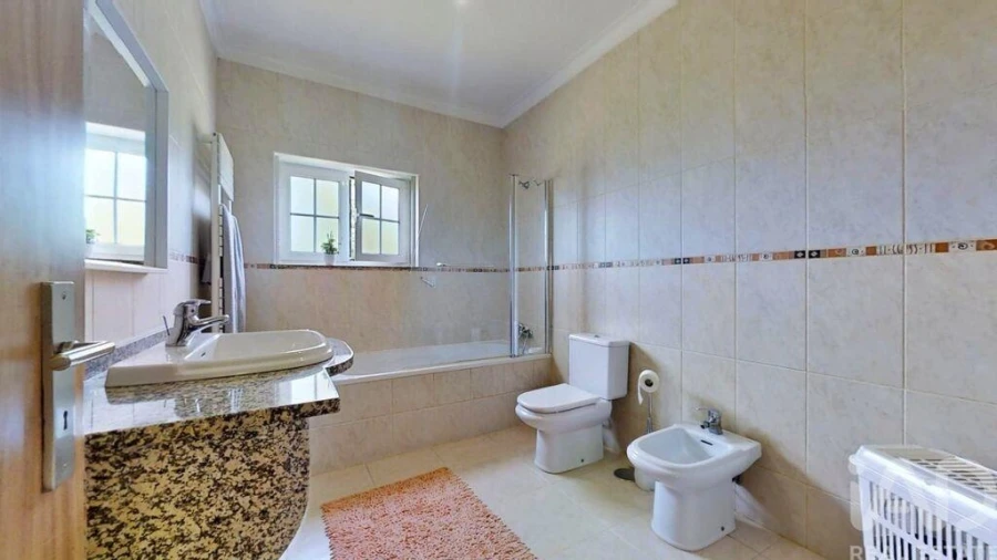 Moradia T6 para Venda em Fonte Arcada e Oliveira Foto 19