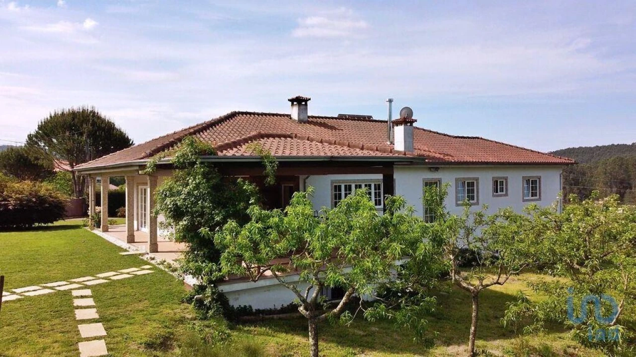 Moradia T6 para Venda em Fonte Arcada e Oliveira Foto 4