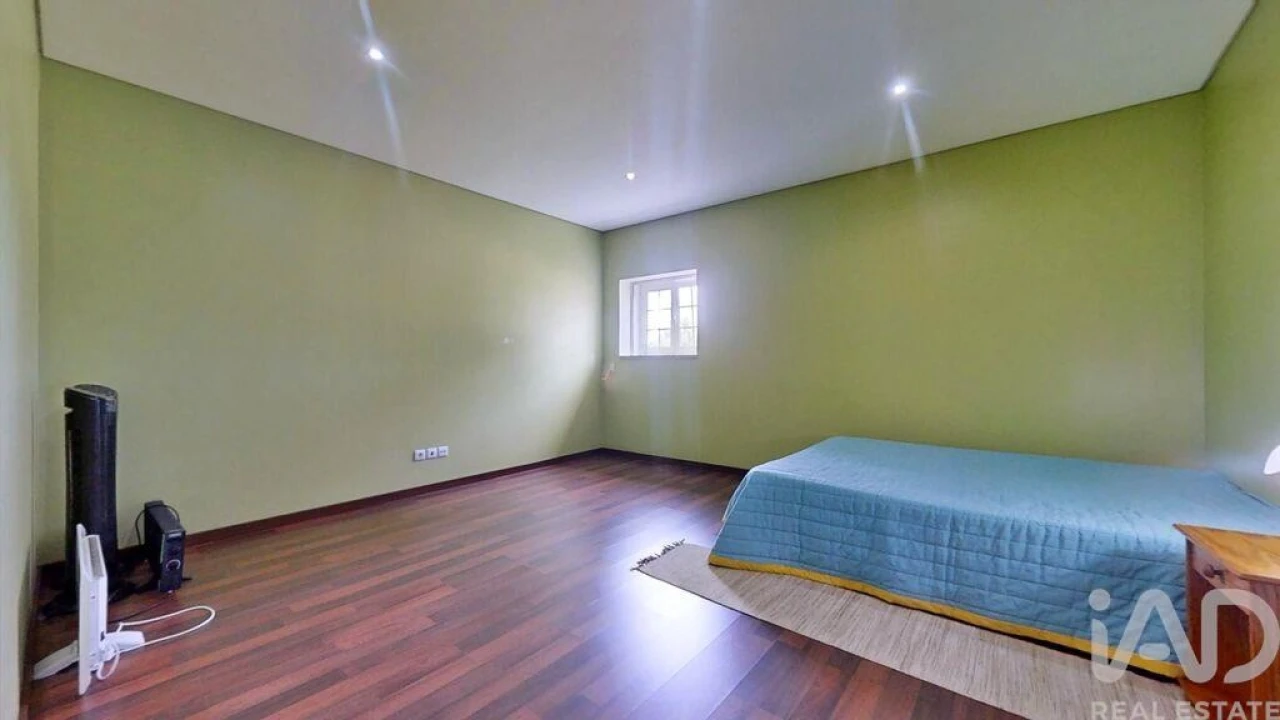 Moradia T6 para Venda em Fonte Arcada e Oliveira Foto 27