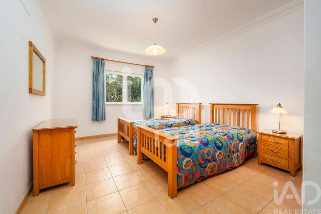 Moradia T4 para Venda em Quelfes Foto 15